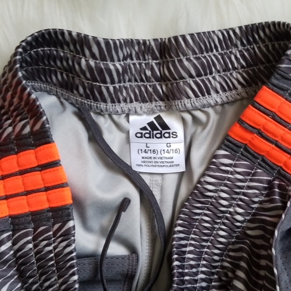 Shorts - Picture 3 of 3